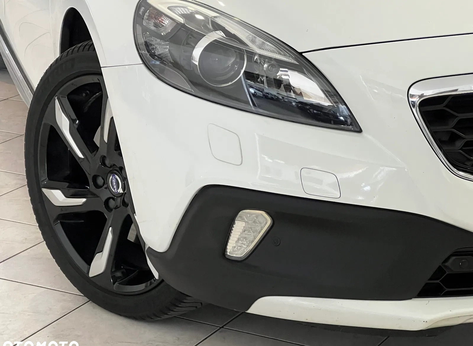 Volvo V40 cena 85900 przebieg: 142000, rok produkcji 2016 z Pilawa małe 562